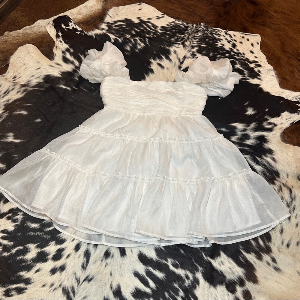 Ladies White Puff-Sleeve Tiered Mini Dress